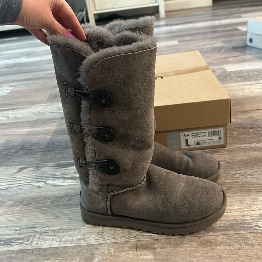 Ugg Bailey boot size 8